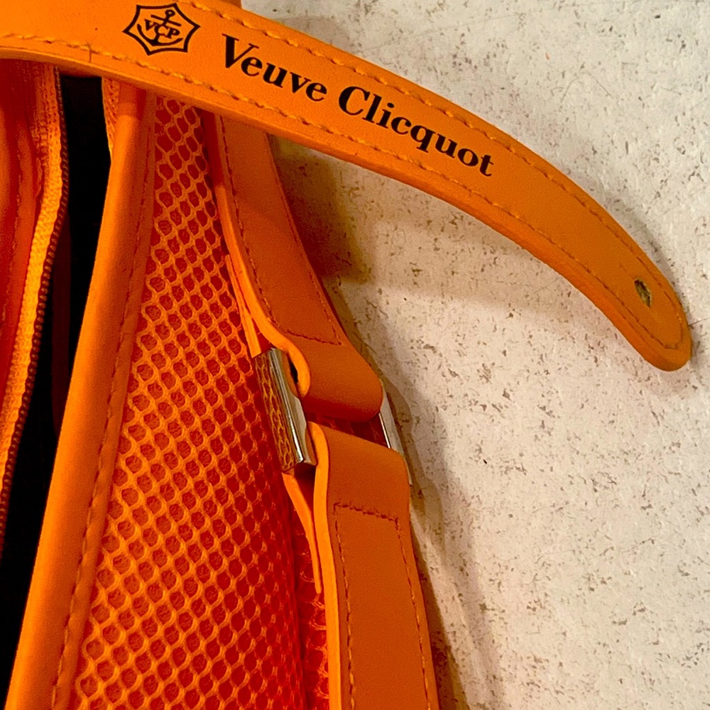 Insulation Jacket Veuve Clicquot bottle. Zipper. Tag.